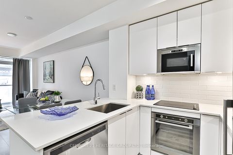 Photo 13 at 226 - 99 Eagle Rock Way, Maple, Vaughan