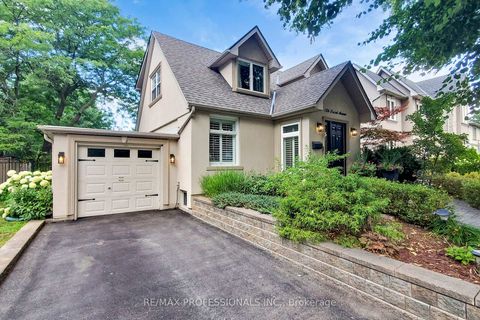 Photo 2 at 126 Laurel Avenue, City Centre West, Toronto