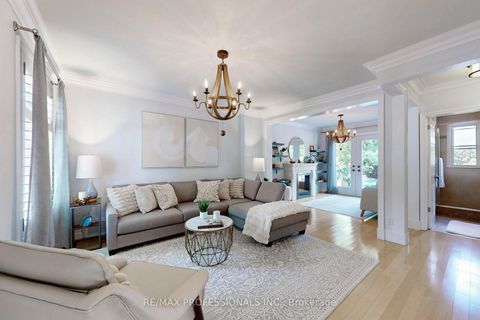 Photo 6 at 126 Laurel Avenue, City Centre West, Toronto