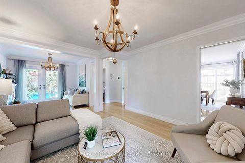 Photo 9 at 126 Laurel Avenue, City Centre West, Toronto