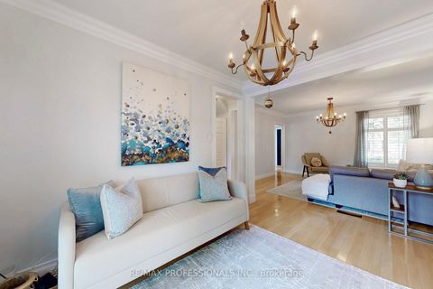 Photo 12 at 126 Laurel Avenue, City Centre West, Toronto