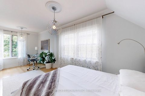 Photo 26 at 126 Laurel Avenue, City Centre West, Toronto