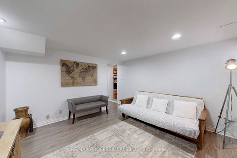 Photo 33 at 126 Laurel Avenue, City Centre West, Toronto