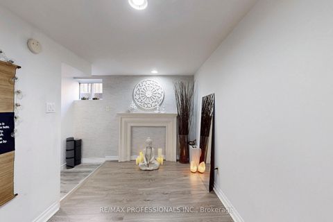 Photo 34 at 126 Laurel Avenue, City Centre West, Toronto