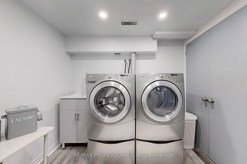 Photo 39 at 126 Laurel Avenue, City Centre West, Toronto
