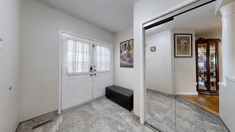 Photo 2 at 34 Long Point Drive, Oak Ridges Lake Wilcox, Richmond Hill