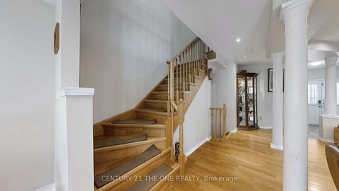 Photo 4 at 34 Long Point Drive, Oak Ridges Lake Wilcox, Richmond Hill