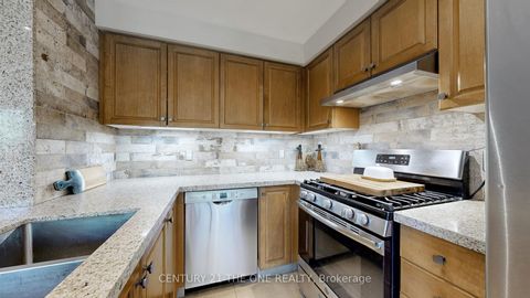 Photo 15 at 34 Long Point Drive, Oak Ridges Lake Wilcox, Richmond Hill