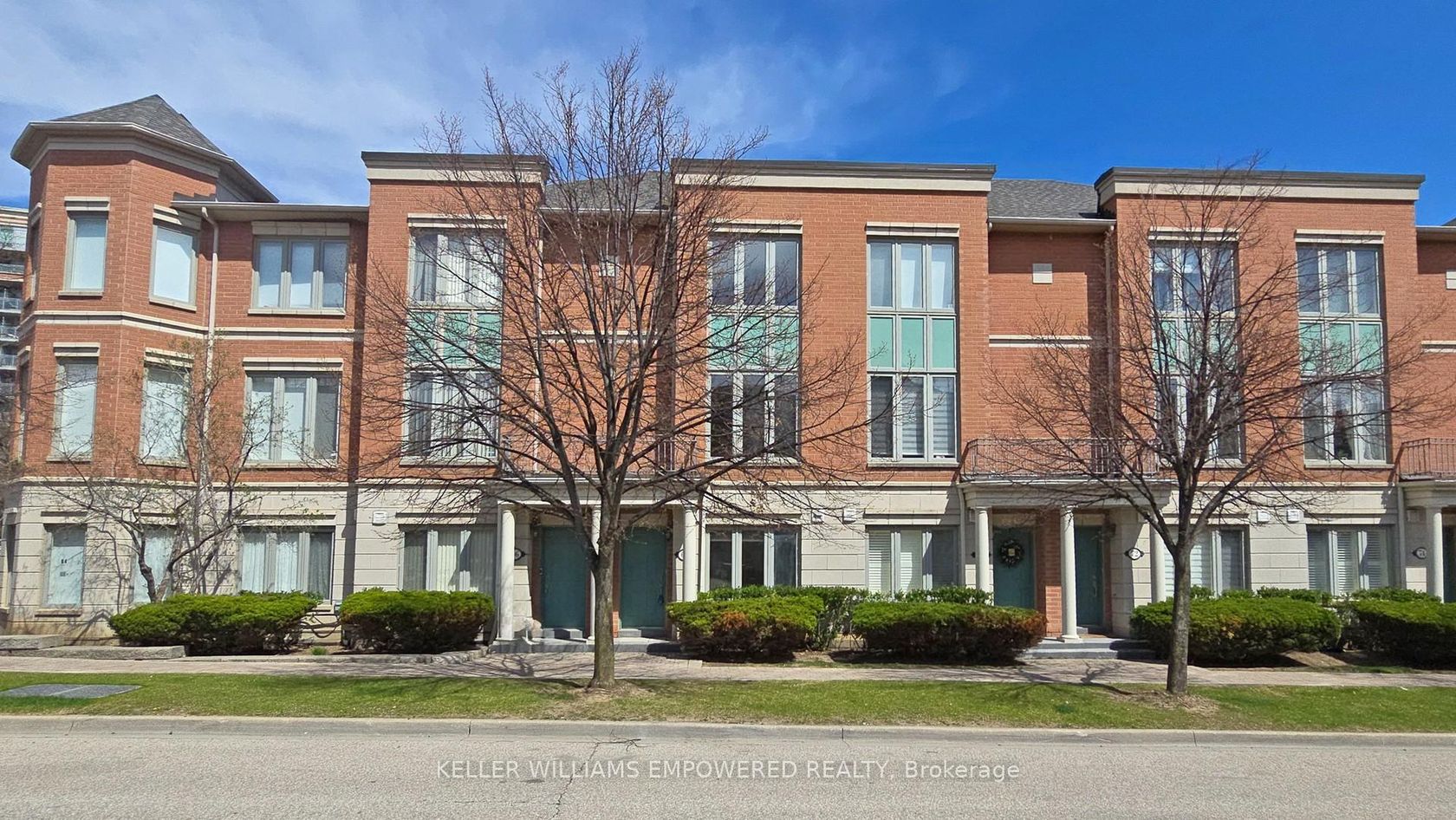 TH 3 - 68 Suncrest Boulevard, Commerce Valley, Markham 2