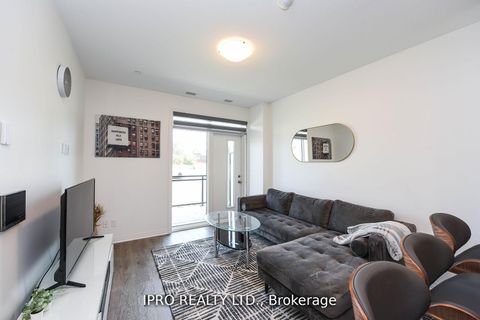 Photo 15 at 004 - 95 Dundas St W Street, GO Glenorchy, Oakville