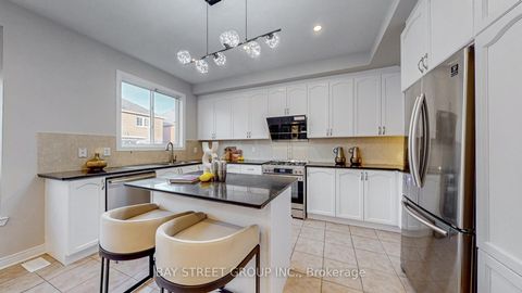 Photo 5 at 2292 Blue Oak Circle, WM Westmount, Oakville