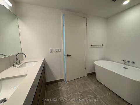 Photo 7 at PH05 - 200 Keewatin Avenue, Mount Pleasant East, Toronto