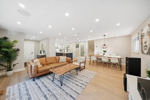 Photo 5 at 89 Devins Drive, Aurora Heights, Aurora