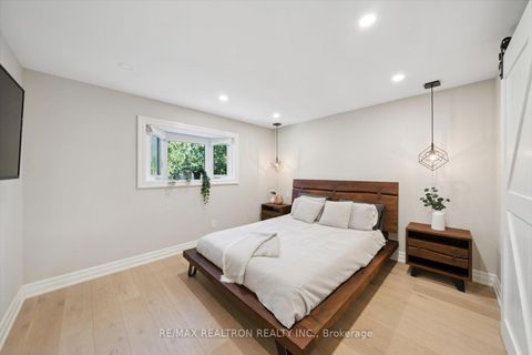 Photo 10 at 89 Devins Drive, Aurora Heights, Aurora