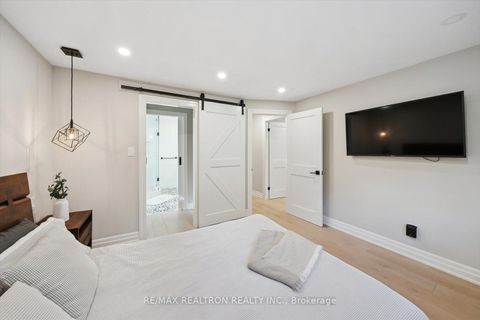 Photo 11 at 89 Devins Drive, Aurora Heights, Aurora
