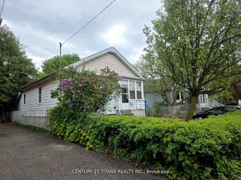 Photo 2 at 119 Heale Avenue, Cliffside, Toronto
