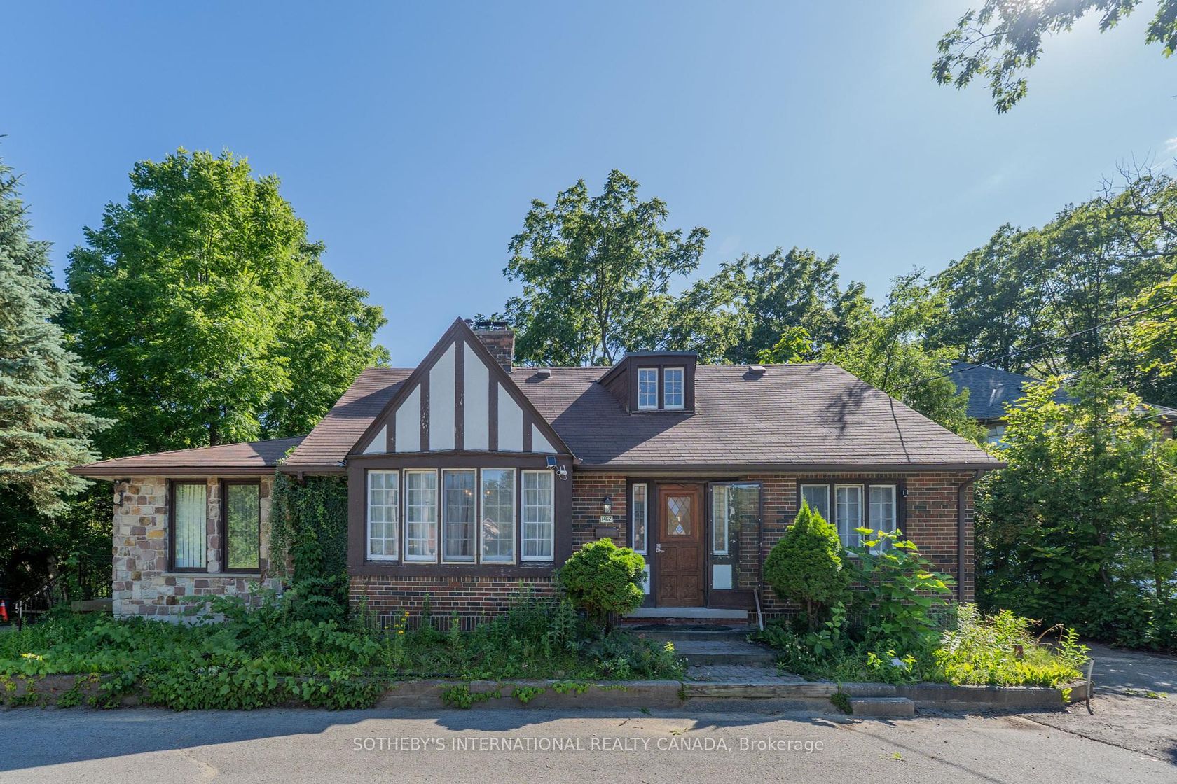 1462 Hurontario Street, Mineola, Mississauga by Loree Meneguzzi Real Estate 1462 Hurontario Street, Mineola, Mississauga
