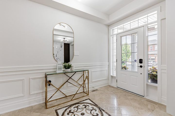 Photo 2 at 7 Stonechurch Crescent, Box Grove, Markham