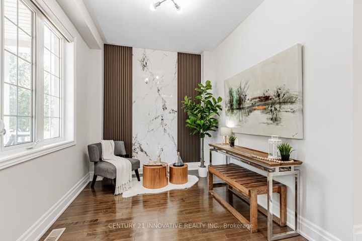 Photo 3 at 7 Stonechurch Crescent, Box Grove, Markham