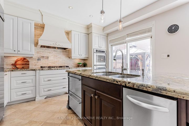 Photo 14 at 7 Stonechurch Crescent, Box Grove, Markham