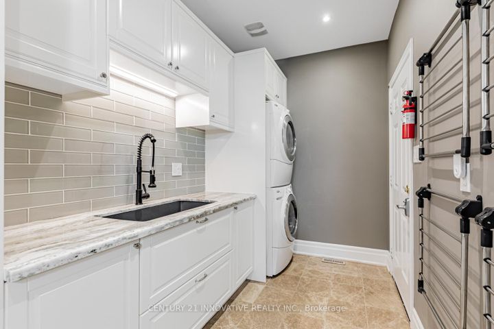 Photo 17 at 7 Stonechurch Crescent, Box Grove, Markham