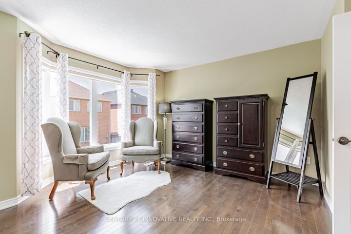 Photo 19 at 7 Stonechurch Crescent, Box Grove, Markham