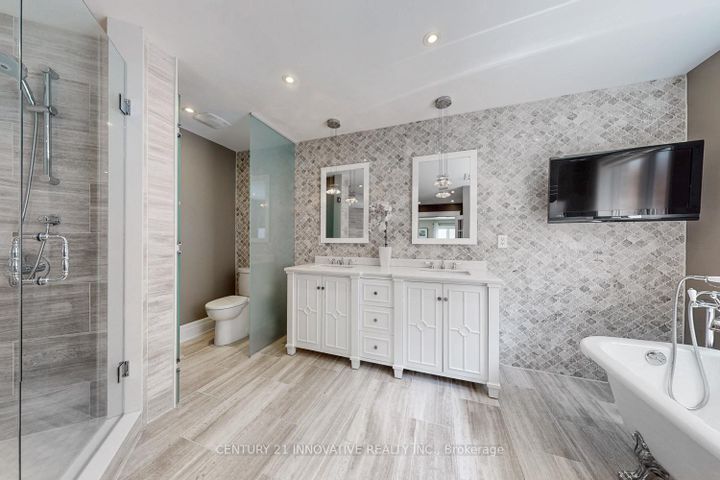 Photo 22 at 7 Stonechurch Crescent, Box Grove, Markham
