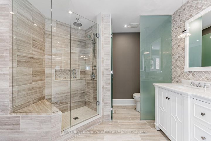 Photo 23 at 7 Stonechurch Crescent, Box Grove, Markham