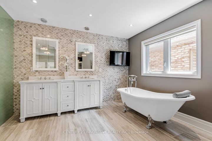 Photo 24 at 7 Stonechurch Crescent, Box Grove, Markham
