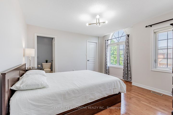 Photo 25 at 7 Stonechurch Crescent, Box Grove, Markham