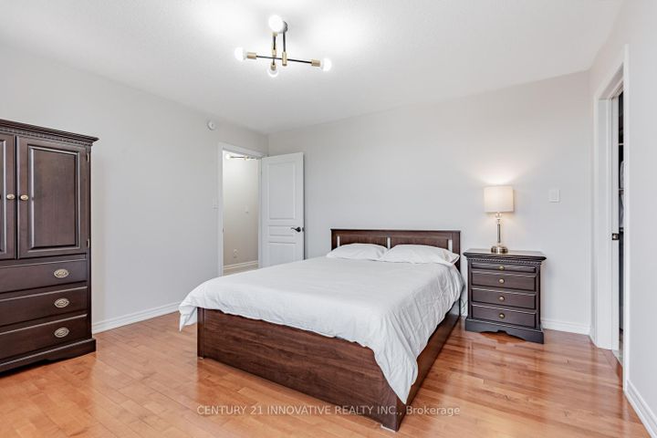 Photo 26 at 7 Stonechurch Crescent, Box Grove, Markham