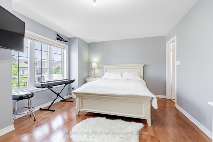 Photo 30 at 7 Stonechurch Crescent, Box Grove, Markham