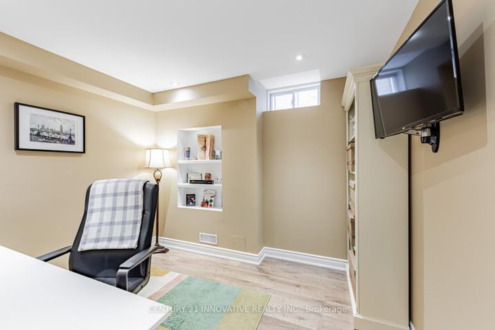 Photo 39 at 7 Stonechurch Crescent, Box Grove, Markham