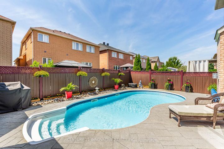 Photo 40 at 7 Stonechurch Crescent, Box Grove, Markham