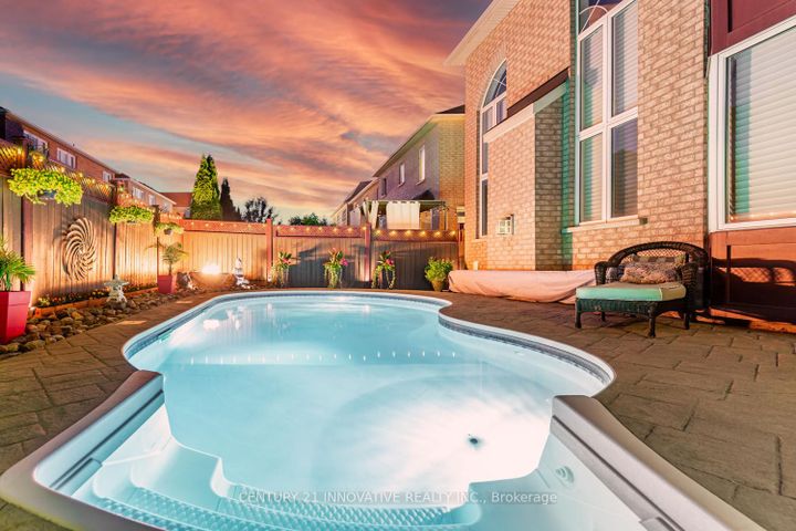 Photo 45 at 7 Stonechurch Crescent, Box Grove, Markham