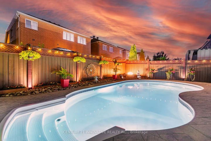 Photo 46 at 7 Stonechurch Crescent, Box Grove, Markham