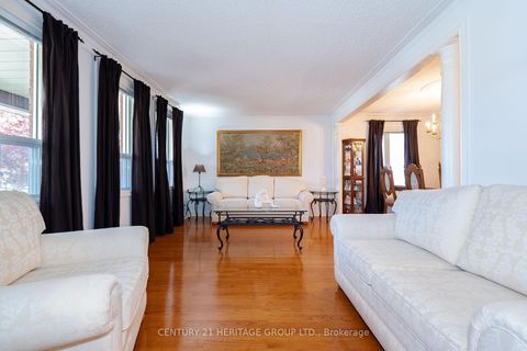 Photo 3 at 125 Anthony Road, CFB, Toronto