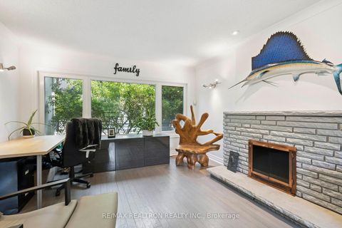 Photo 8 at 72 Walmer Road, North Richvale, Richmond Hill