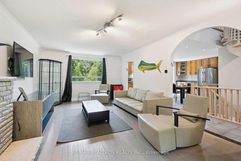 Photo 9 at 72 Walmer Road, North Richvale, Richmond Hill