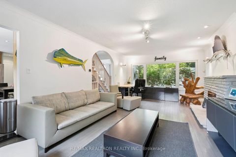 Photo 10 at 72 Walmer Road, North Richvale, Richmond Hill