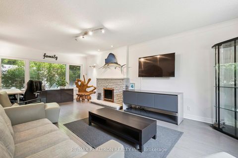 Photo 11 at 72 Walmer Road, North Richvale, Richmond Hill