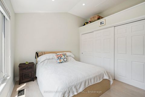 Photo 30 at 72 Walmer Road, North Richvale, Richmond Hill