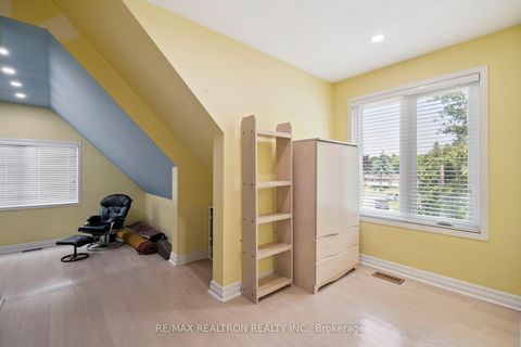 Photo 31 at 72 Walmer Road, North Richvale, Richmond Hill