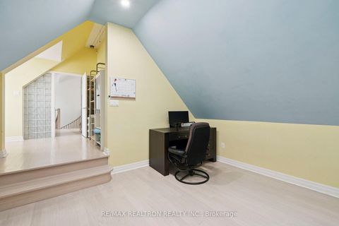 Photo 33 at 72 Walmer Road, North Richvale, Richmond Hill