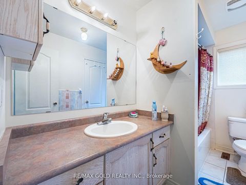 Photo 25 at 17 Mourning Dove Crescent, Malvern, Toronto
