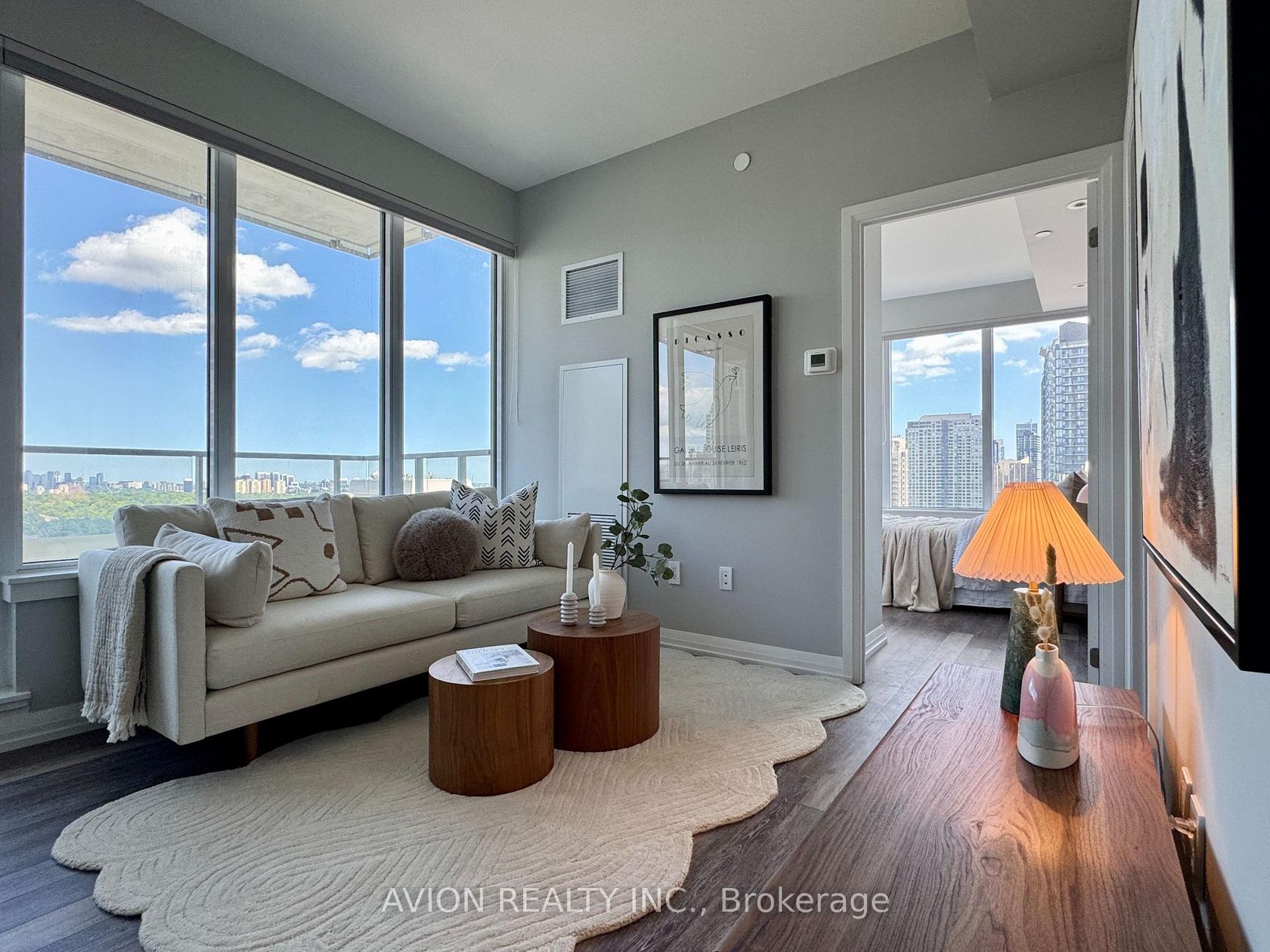 2002 - 75 Canterbury Place, Willowdale West, Toronto 