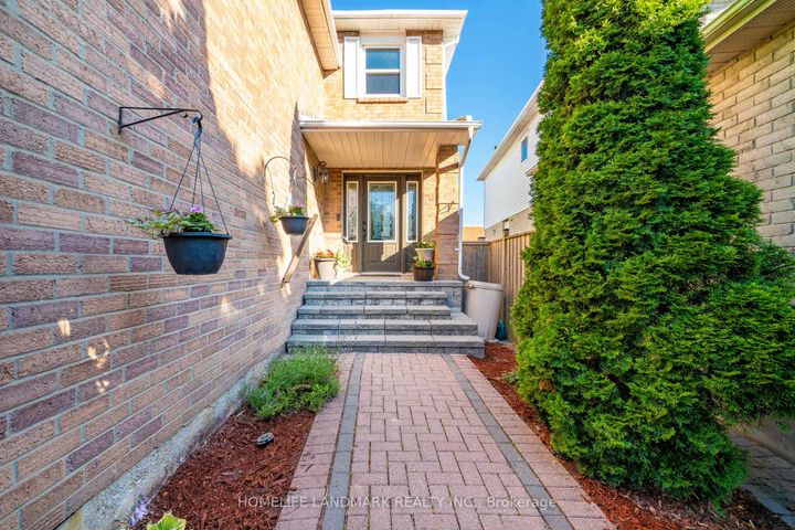 Photo 2 at 1544 Kirkrow Crescent, East Credit, Mississauga