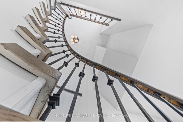 Photo 4 at 1544 Kirkrow Crescent, East Credit, Mississauga