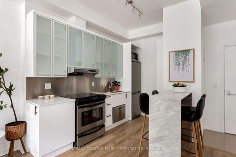 Photo 3 at 101 - 111 Elizabeth Street, Bay Street Corridor, Toronto