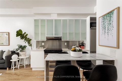 Photo 4 at 101 - 111 Elizabeth Street, Bay Street Corridor, Toronto